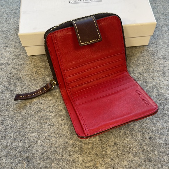 Dooney & Bourke small zip around leather wallet - Picture 4 of 12